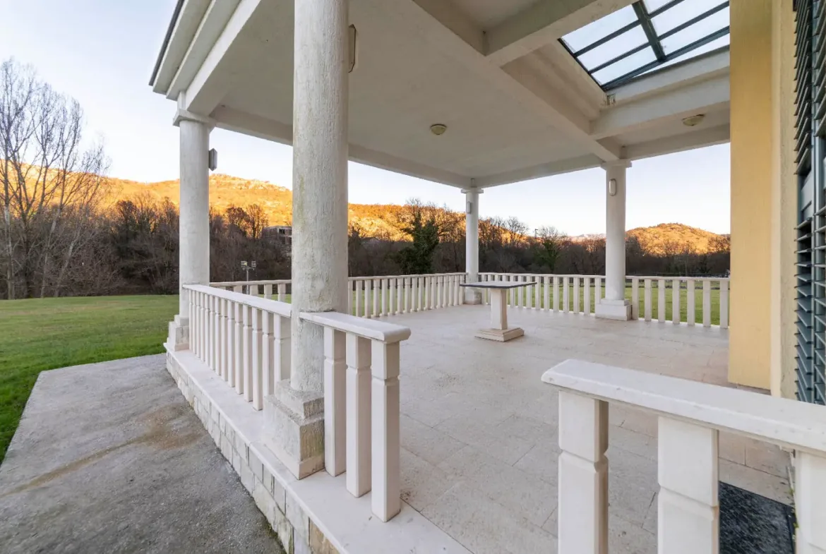 Family villa with a spacious property on the slopes of the Zeta river, Podgorica