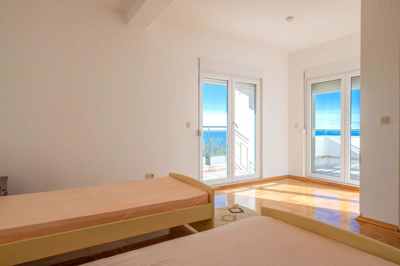 13-58 Villa with 4 bedrooms in the second row to the sea, Perazića Do, Budva