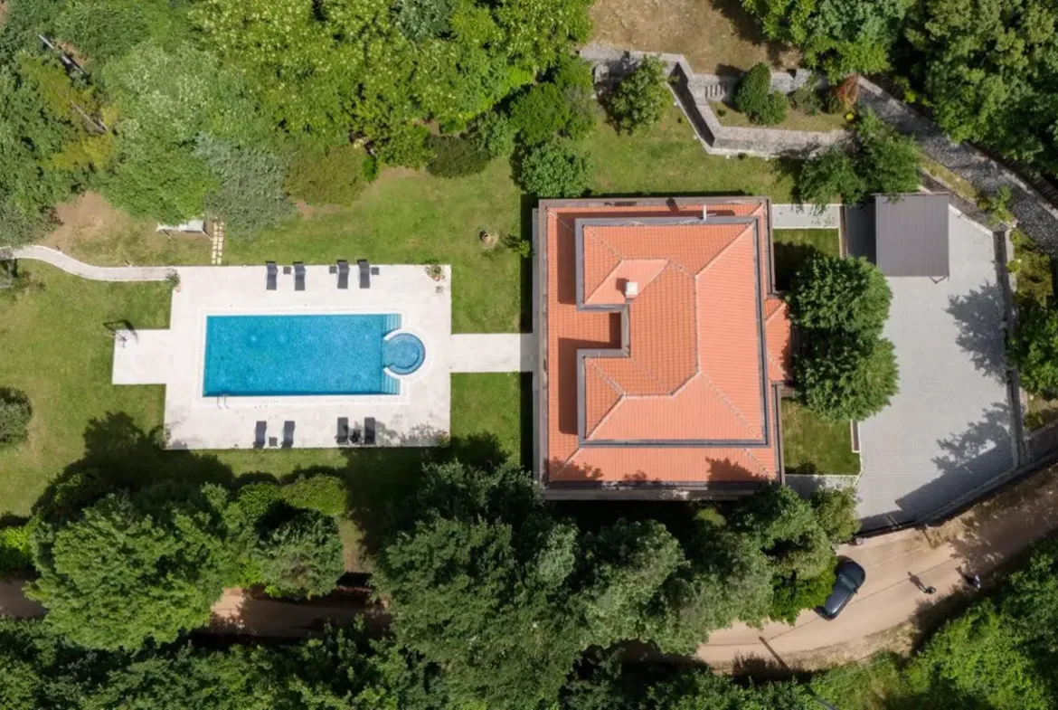 Luxury family villa with swimming pool and landscaped plot, Podgorica