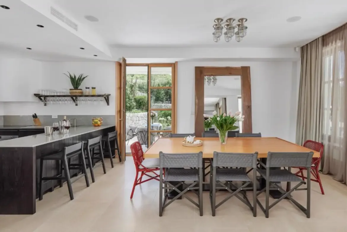 Exclusive complex of three villas with sea view, available for rent, Budva