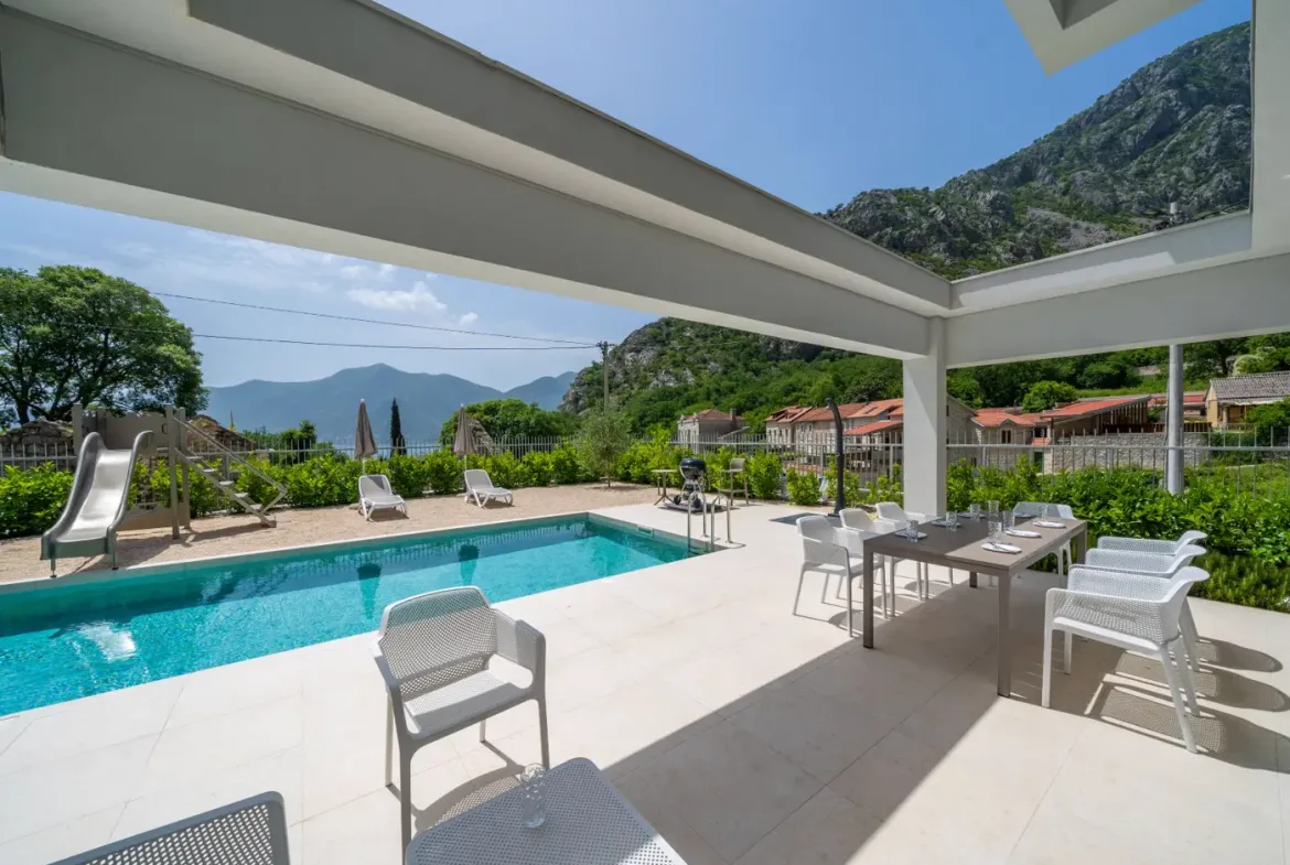 Family villa with pool and sea view, Orahovac, Kotor