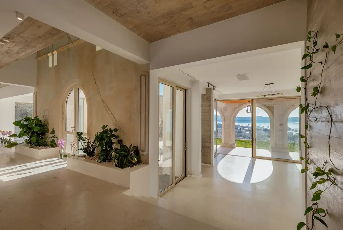 A unique villa with a panoramic view of the sea and Porto Montenegro, Tivat