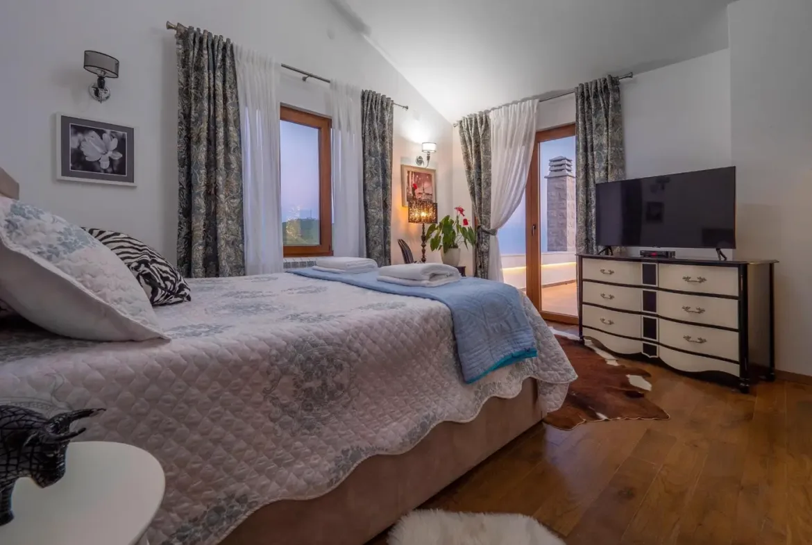 Authentic villa with pool and panoramic sea view, Zagora, Kotor