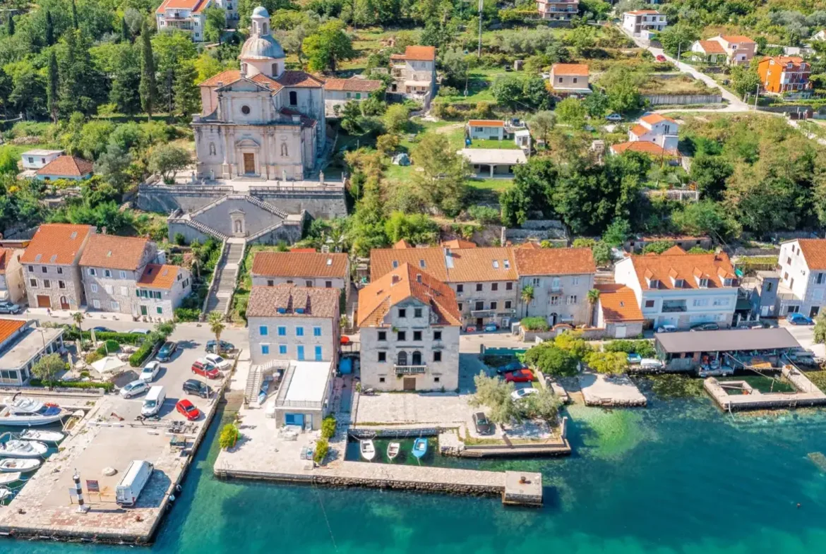 Palata Beskuća – historical stone villa for reconstruction, Kotor