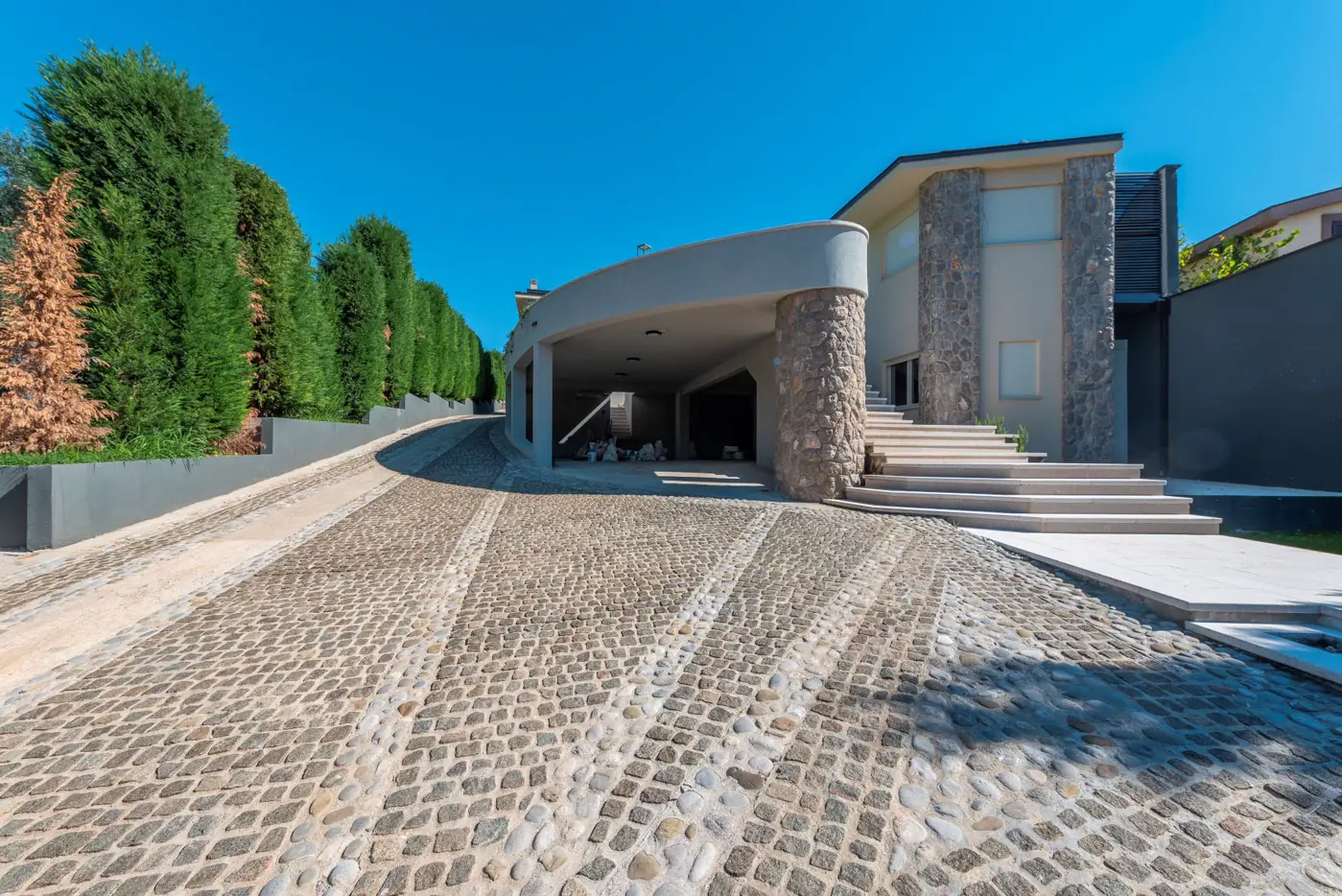 Luxury villa with pool, Mareza