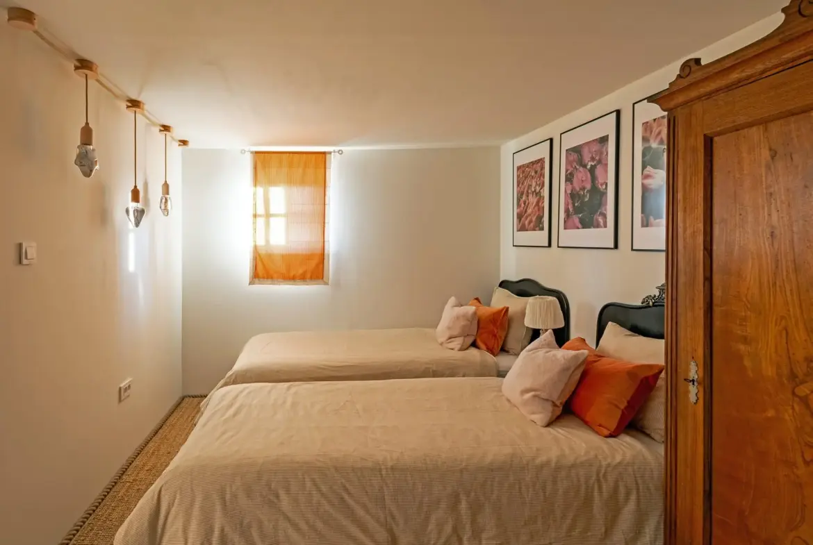 South East area – A beautiful, renovated house with large garden and vineyard