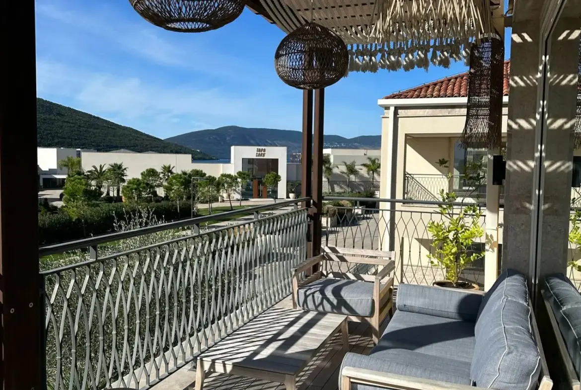 Three-Bedroom Apartment, Portonovi