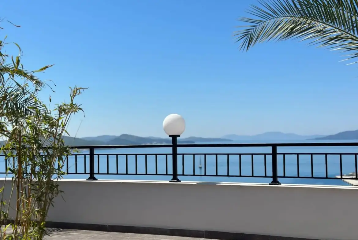 WONDERFUL PENTHOUSE FOR SALE IN SARANDA