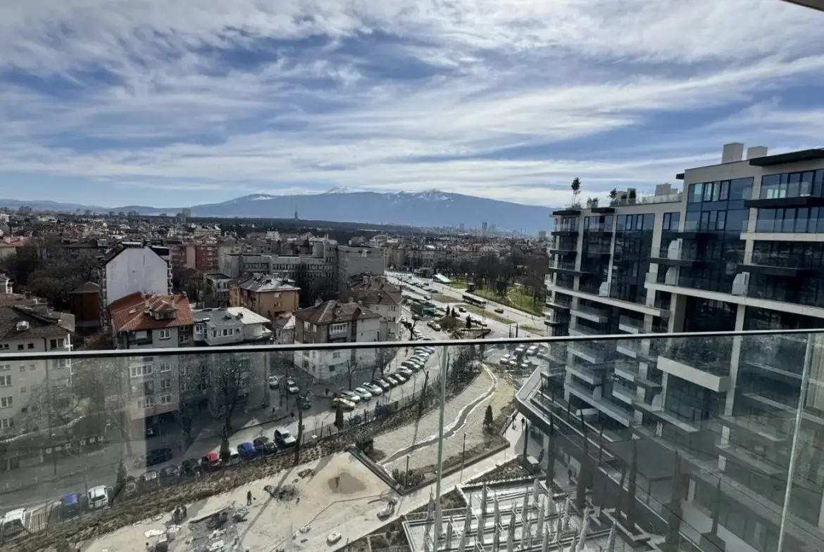 Two-bedroom apartment in a luxury complex near Zaimov Park