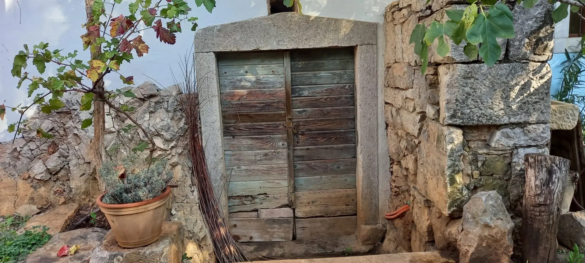 Karst – Exceptional Stone Estate with a Traditional Courtyard Surrounded by Nature