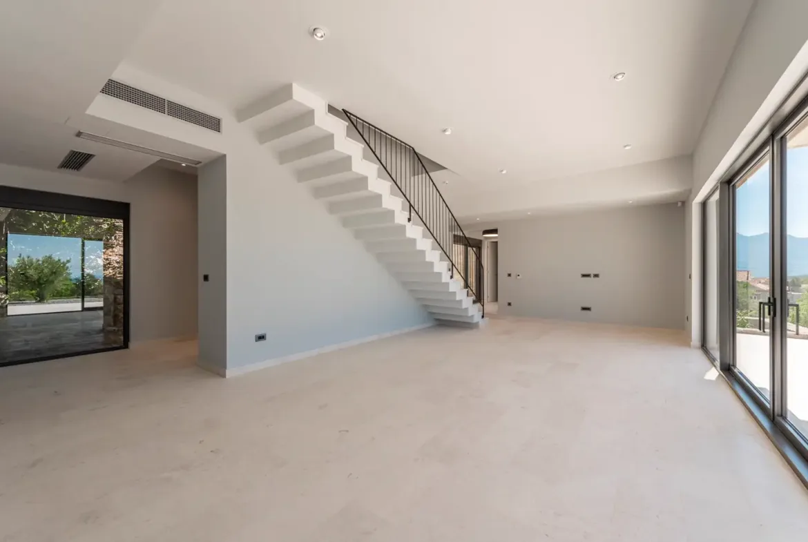 An exceptional complex of villas with an outdoor pool and a large estate, Đuraševići, Tivat