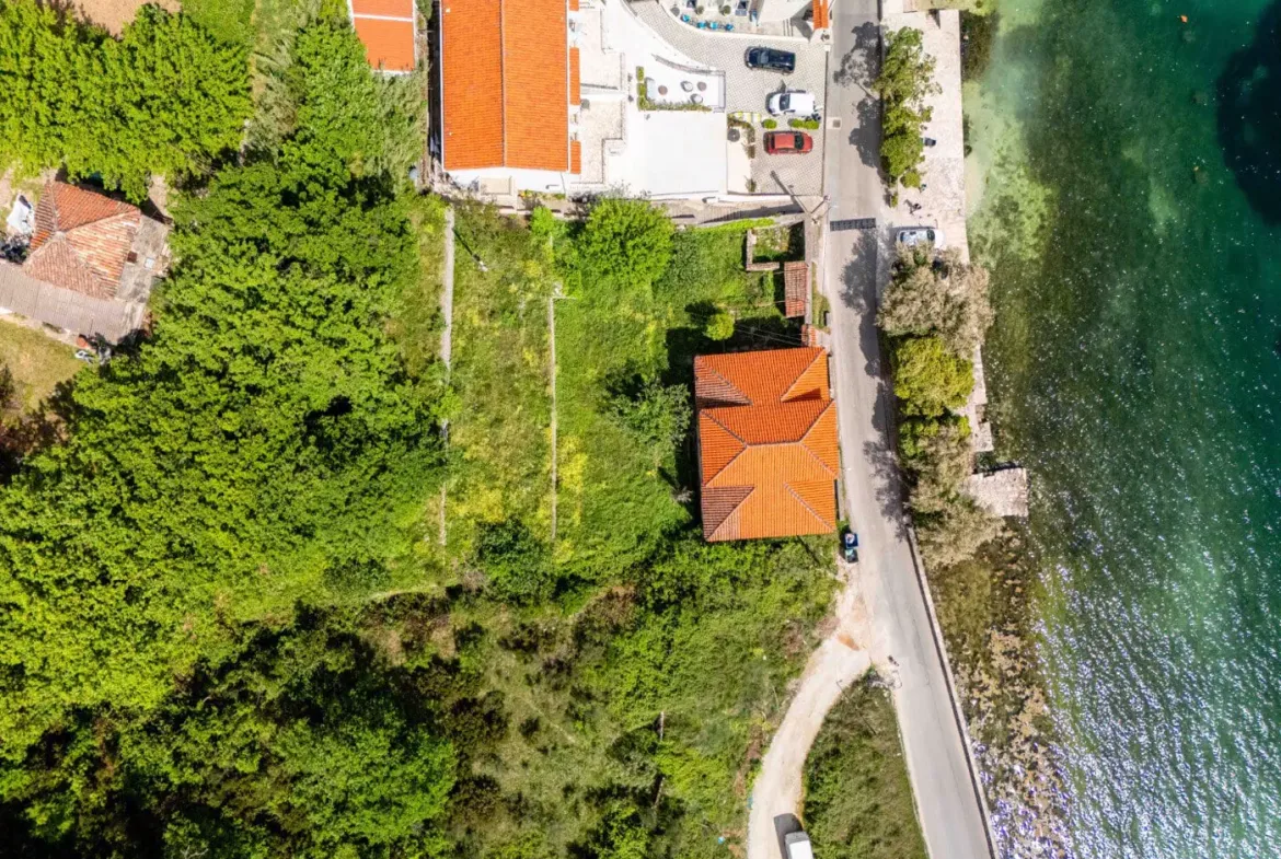 Stone palace for renovation on the first line to the sea, Prčanj