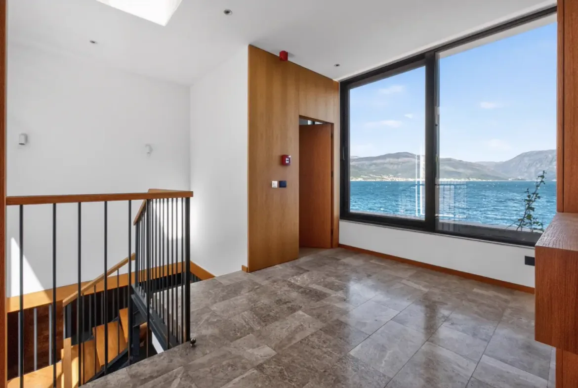 First-line seaside villa, Krašići