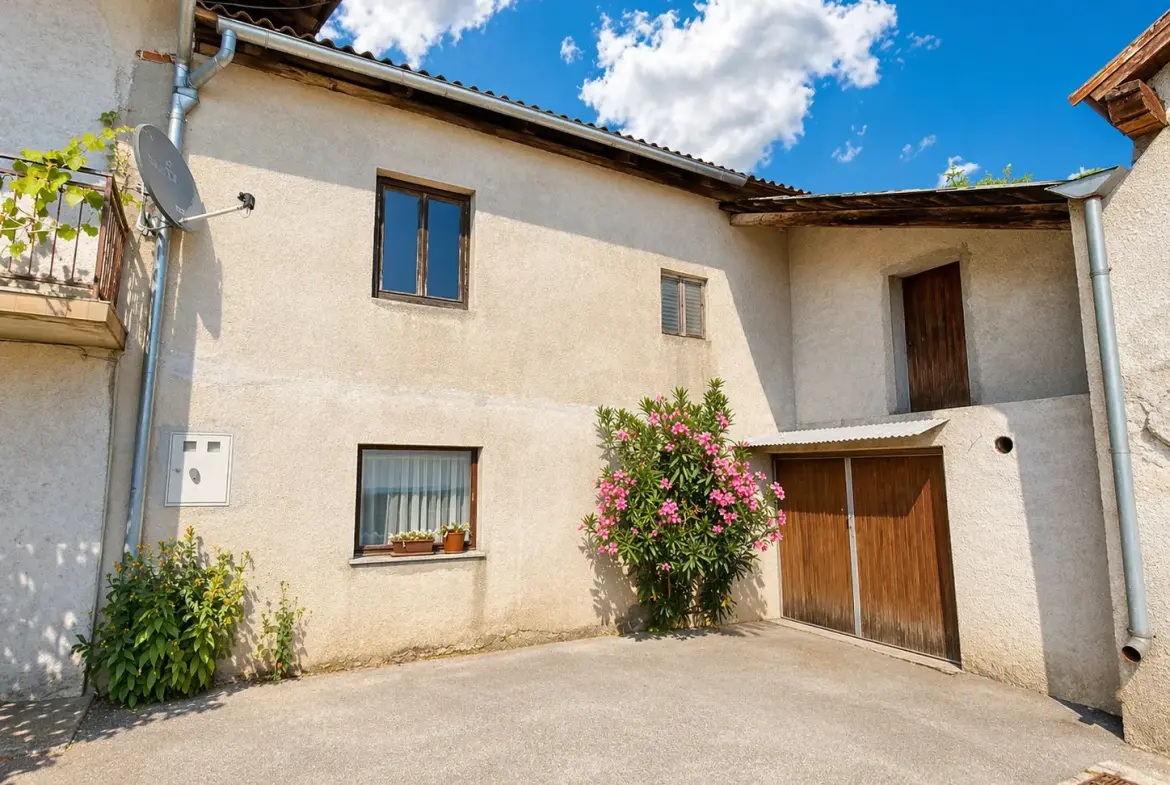 Vipava Valley – Semi-detached house above Vipava Valley