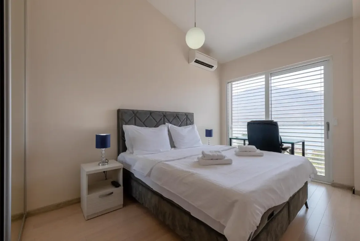 Luxuriously furnished six-room villa with private pool, Dobrota