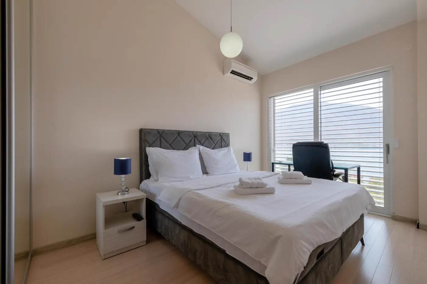 Luxuriously furnished six-room villa with private pool, Dobrota