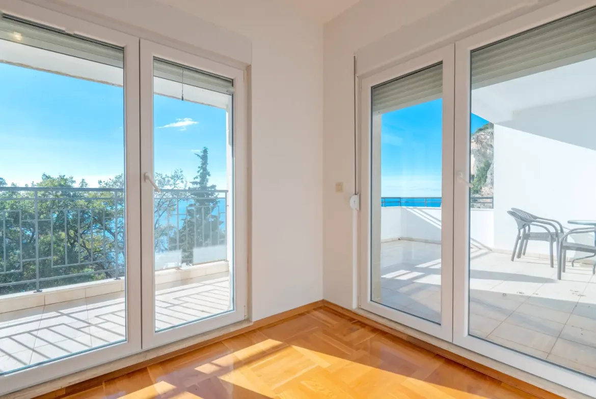 Villa with 4 bedrooms in the second row to the sea, Perazića Do, Budva