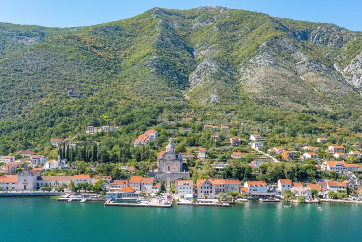 Palata Beskuća – historical stone villa for reconstruction, Kotor