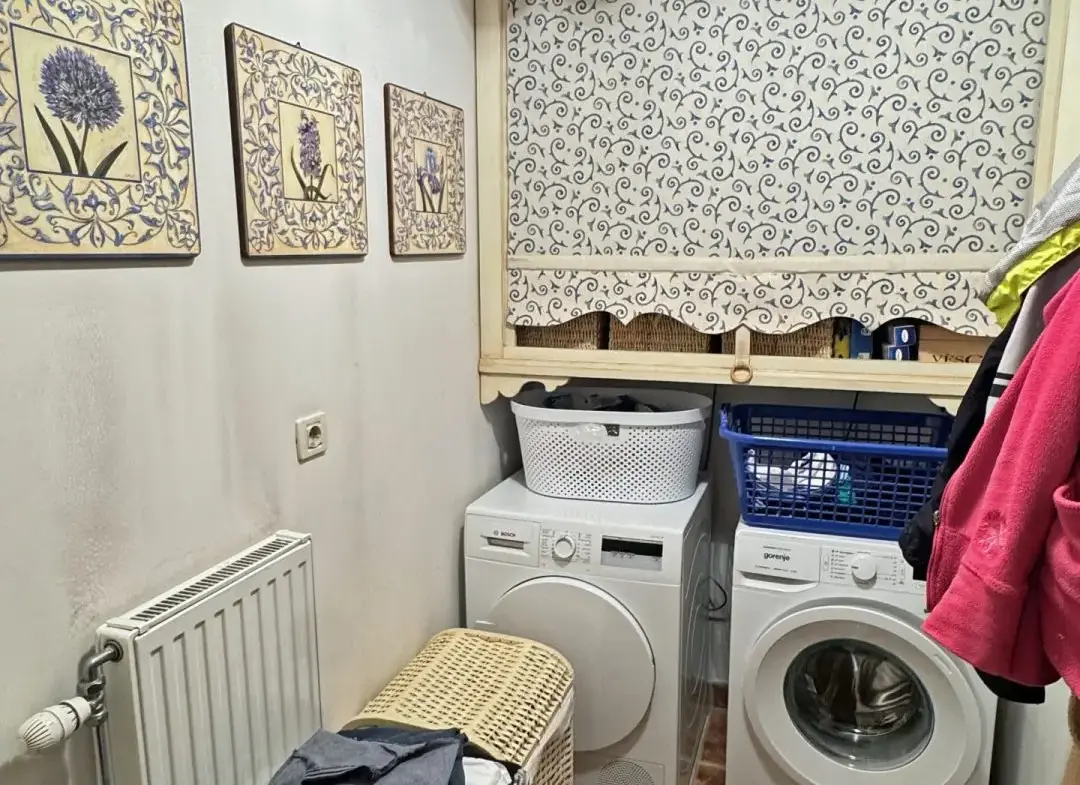 Kranj Area – Spacious Estate with Great Potential