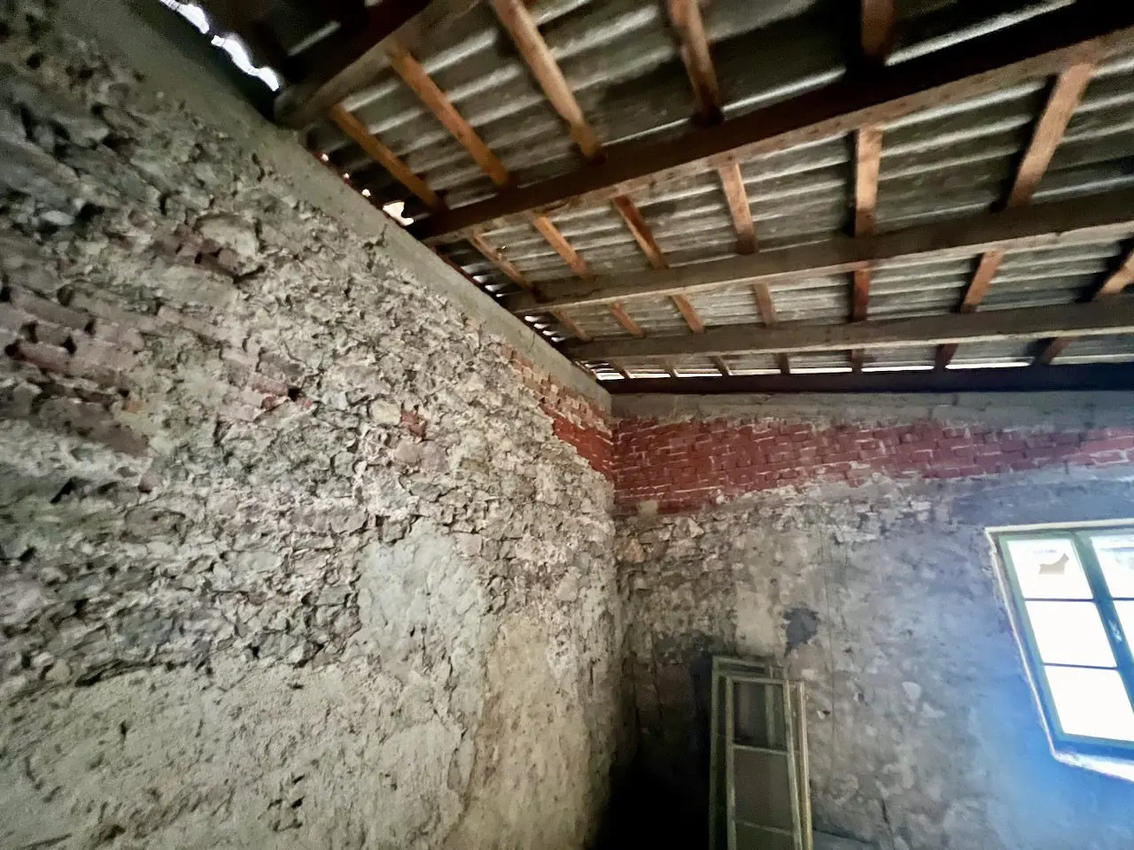 Soča area – Charming House in need of renovation in the Soča Valley