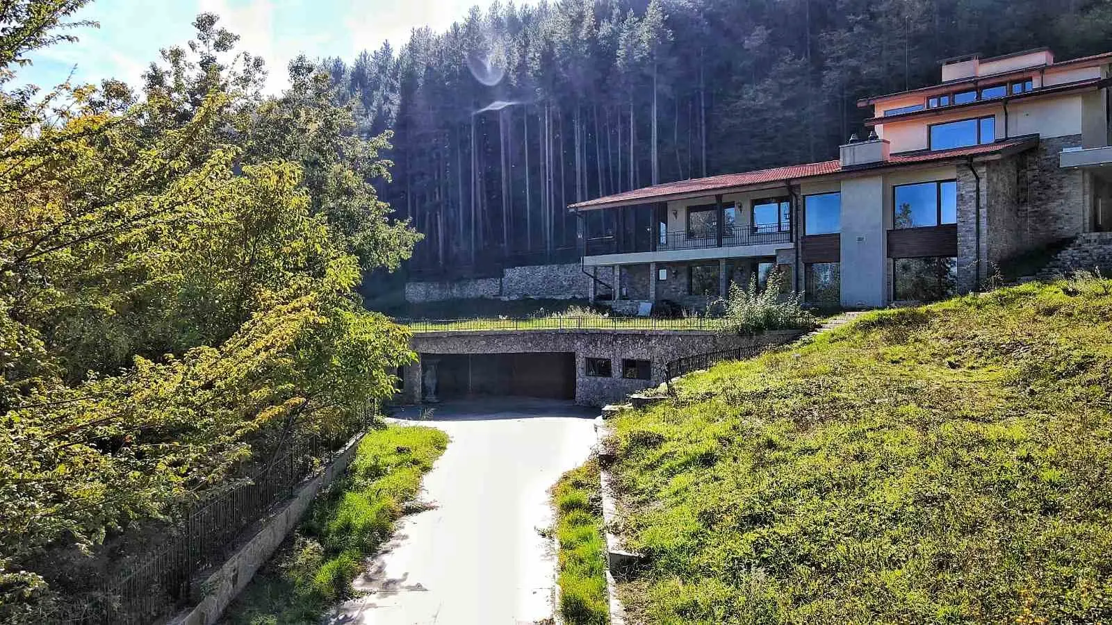 A representative house with a five-acre yard in a prestigious location in Dragalevtsi quarter