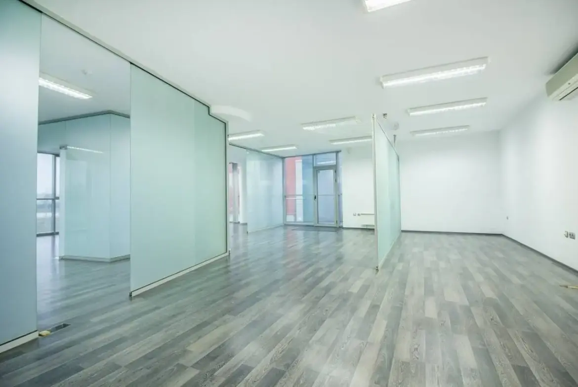 Multifunctional business building with excellent layout and square footage