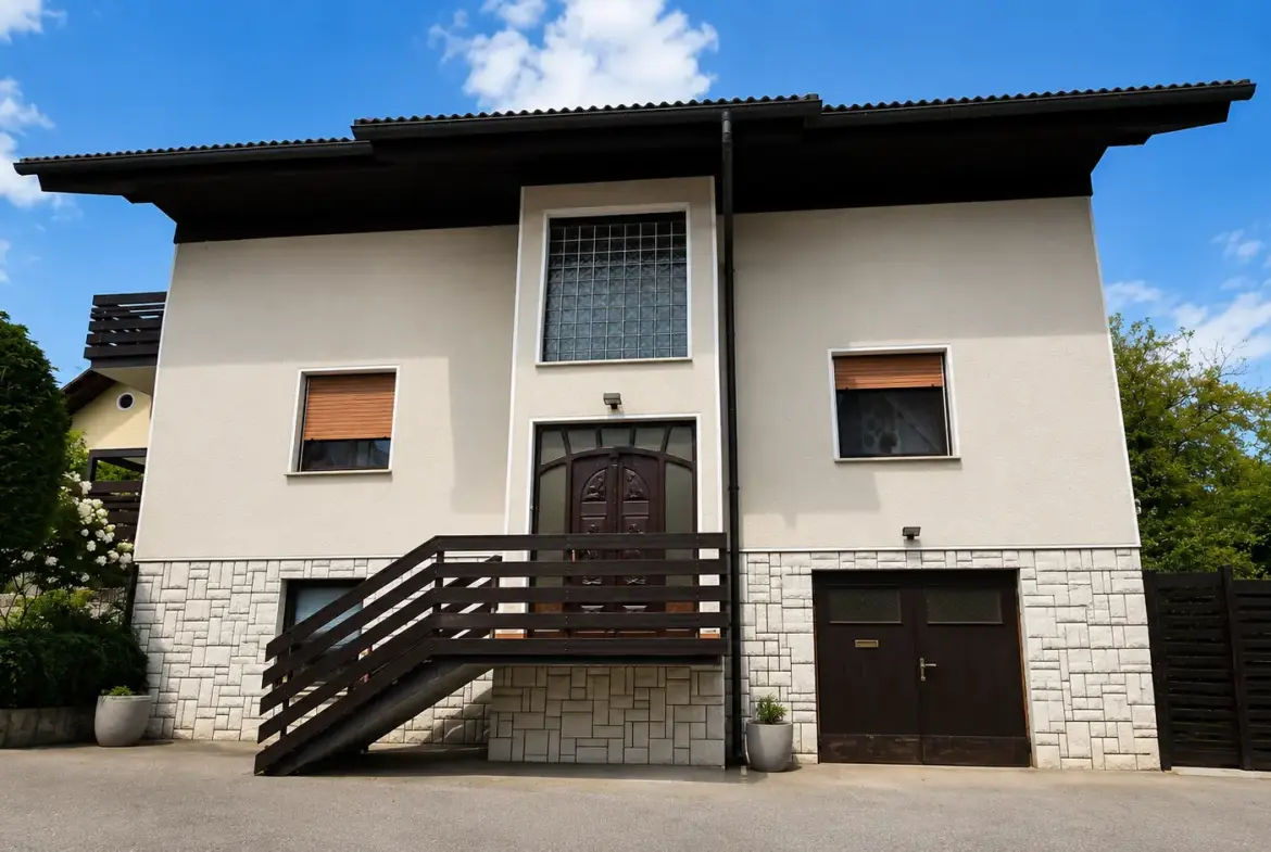 Škofja Loka Area – Spacious Family House with Beautiful Views and Large Garden in Gorenja Vas