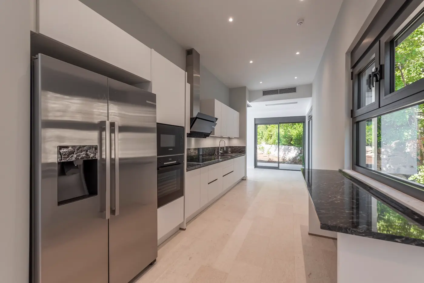 An exceptional complex of villas with an outdoor pool and a large estate, Đuraševići, Tivat