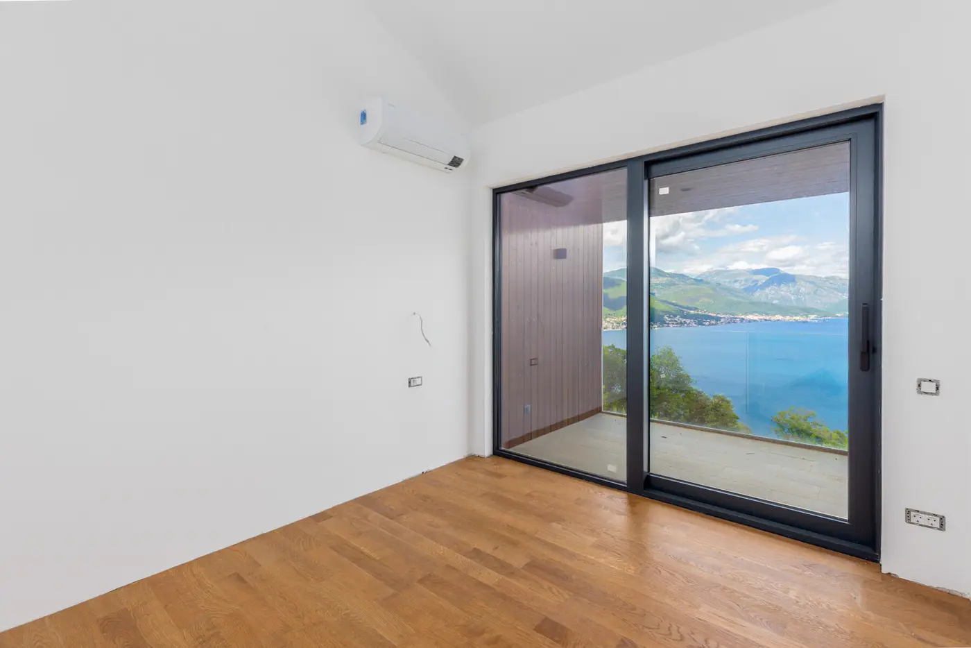 15-10 Two modern villas with panoramic sea views, Zabrdje, Herceg Novi