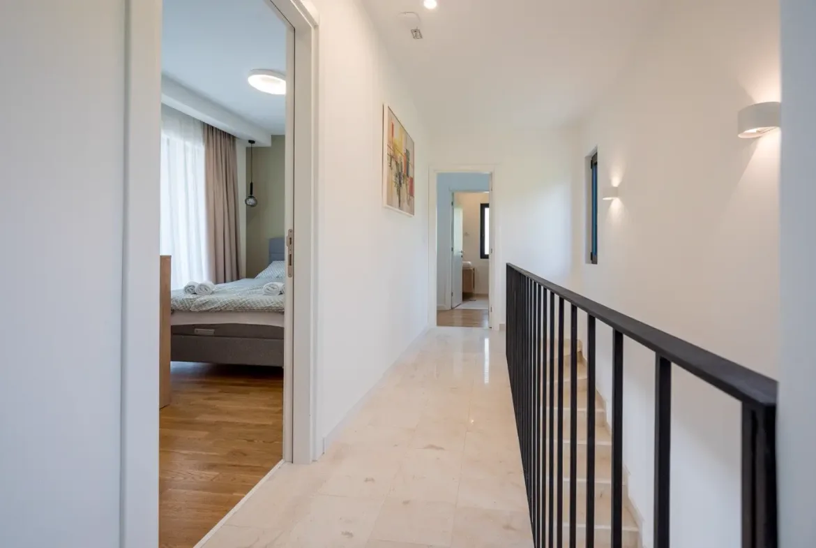 New villa with 4 bedrooms and swimming pool, Tivat, Mrcevac