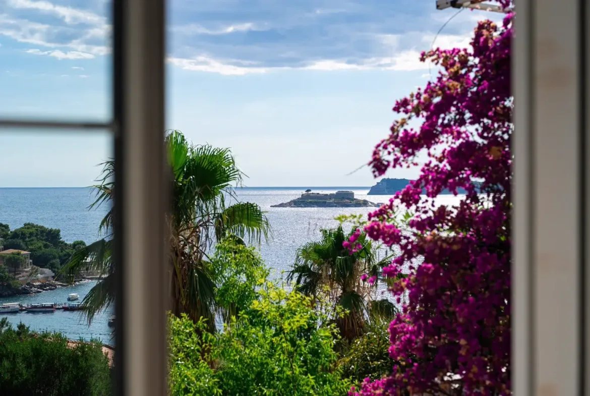 Villa with panoramic sea view on a large property, Žanjice, Herceg Novi
