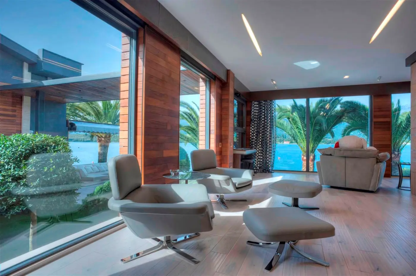 Luxurious complex of villas with a private pontoon, Đuraševići, Tivat