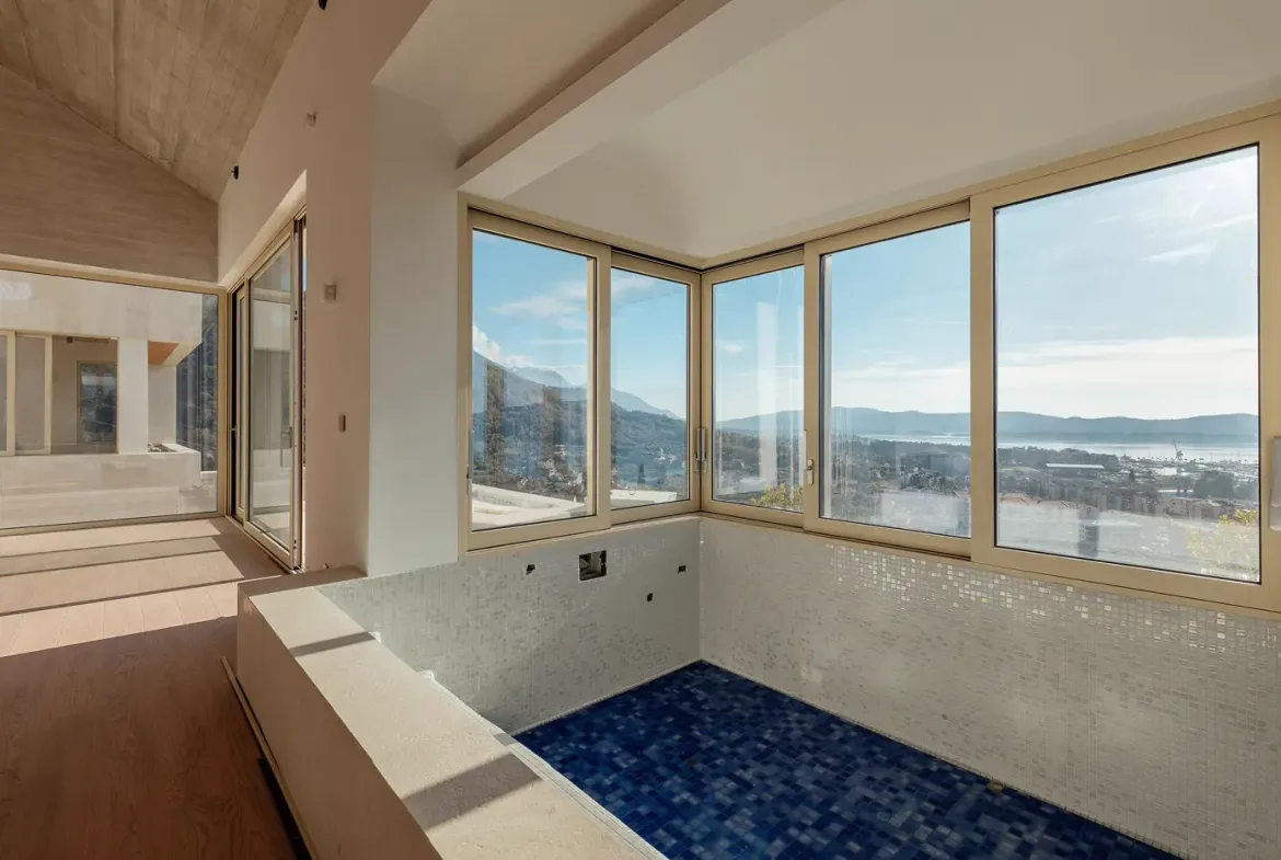 A unique villa with a panoramic view of the sea and Porto Montenegro, Tivat