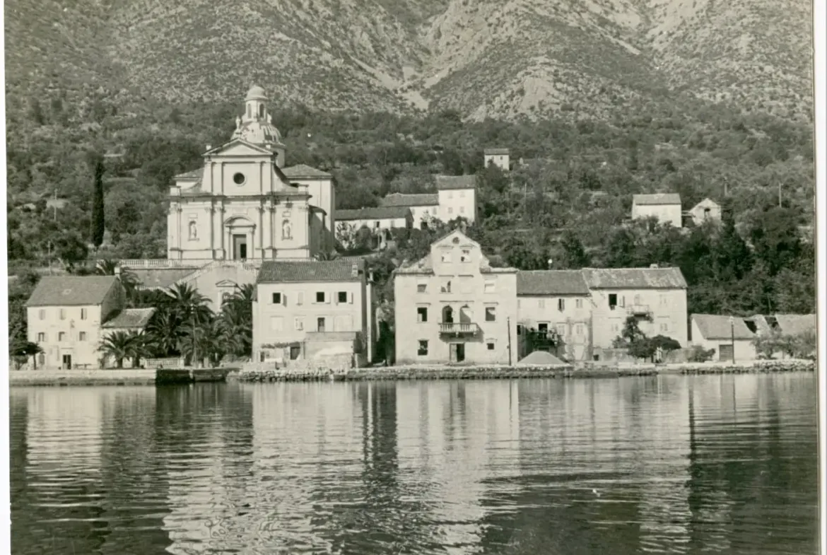 Palata Beskuća – historical stone villa for reconstruction, Kotor