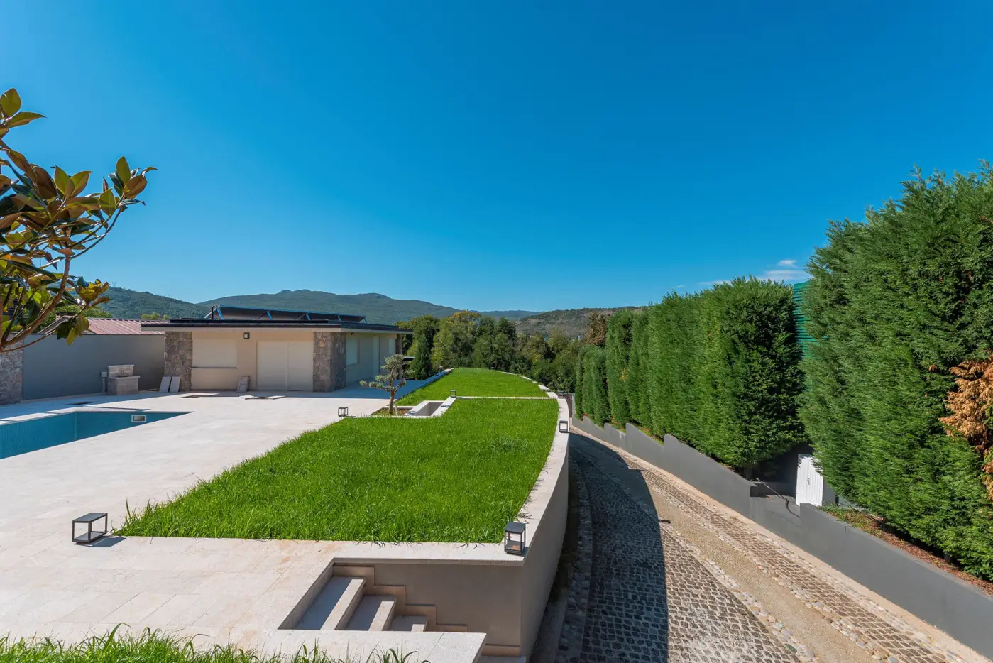 Luxury villa with pool, Mareza