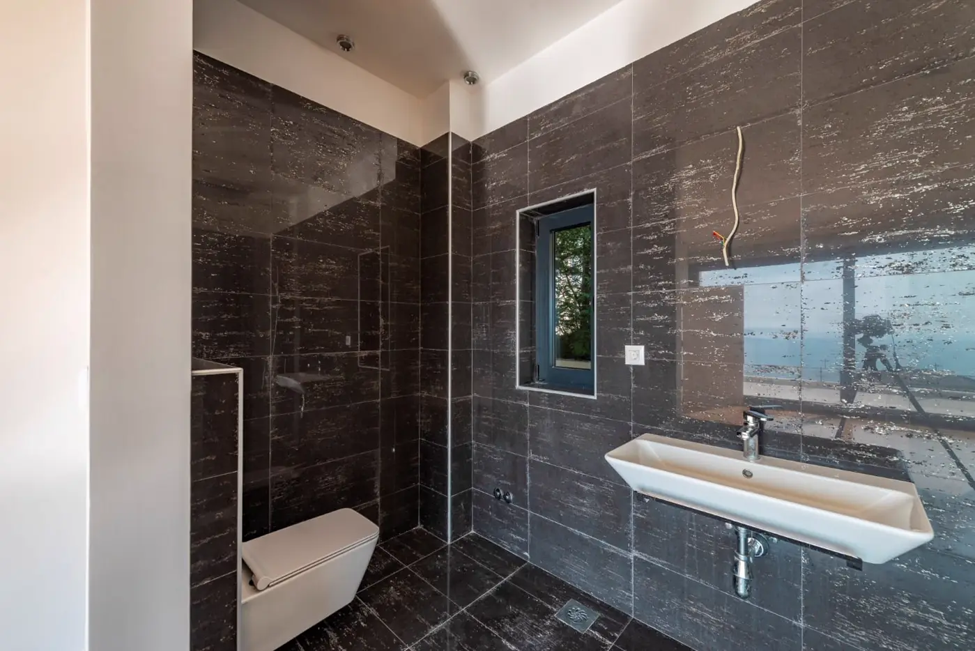 Modern villa with swimming pool and garage for two vehicles, Budva, Tudorovići