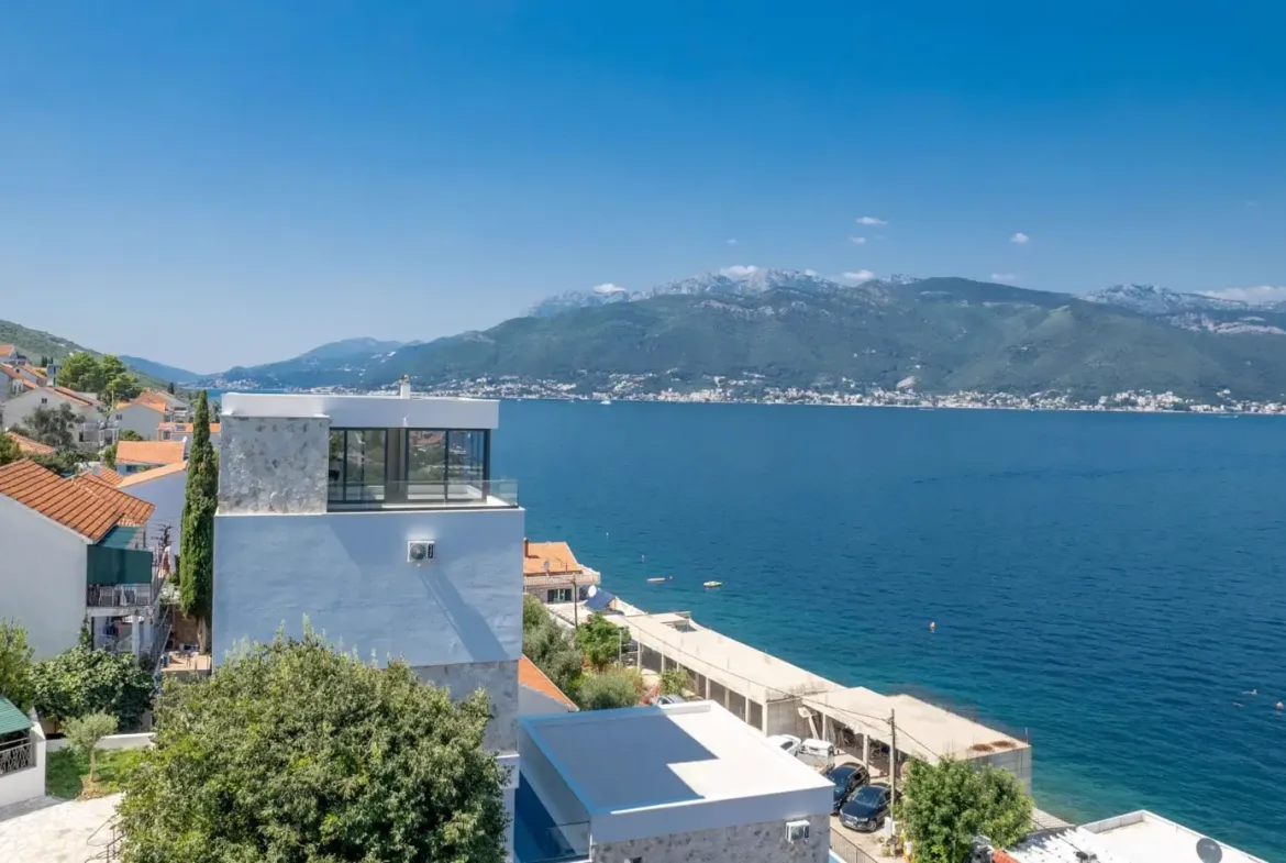 Newly built villa with pool and sea view, Krašići, Tivat
