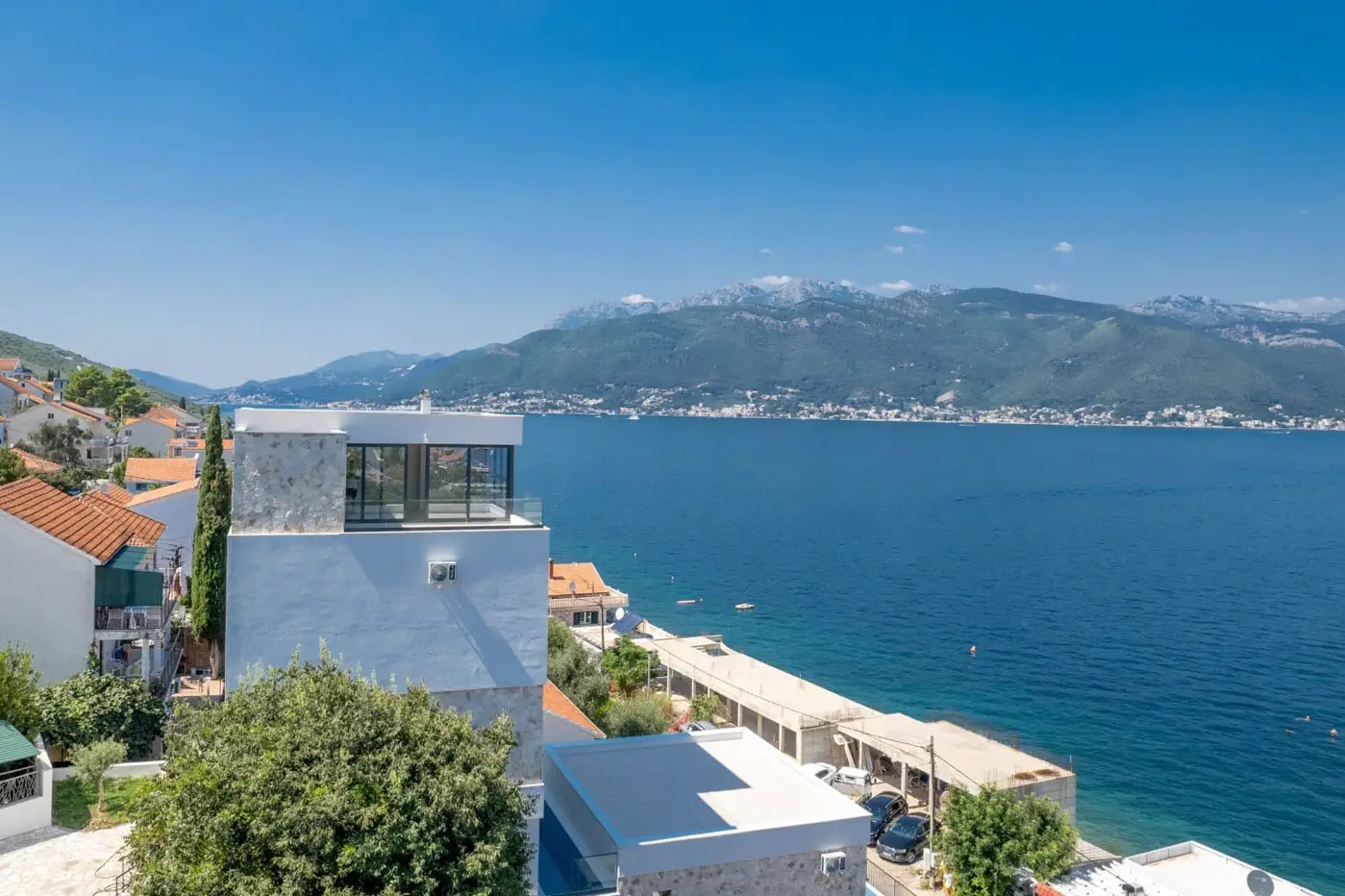 15-91 Newly built villa with pool and sea view, Krašići, Tivat