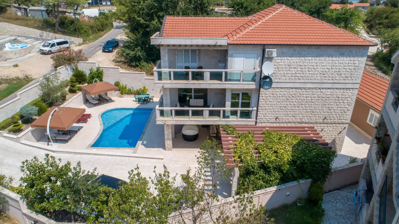 15-92 Modern villa with pool and partial sea view, Bonići, Tivat