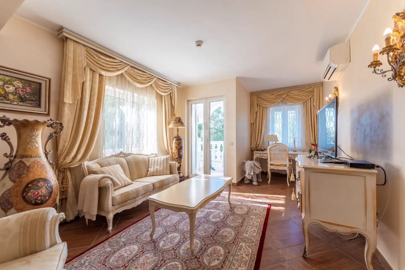 A complex of two villas in an elite location, Miločer, Budva