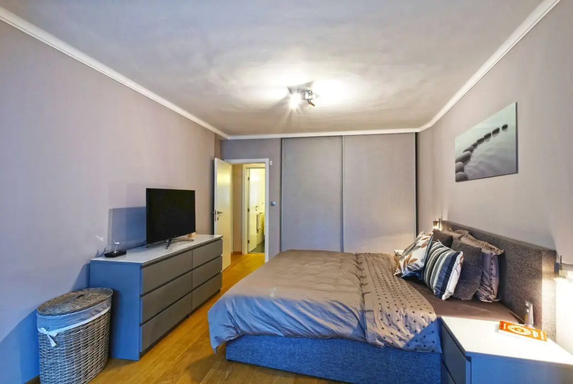 Spacious three-room apartment in Strelbishte for sale