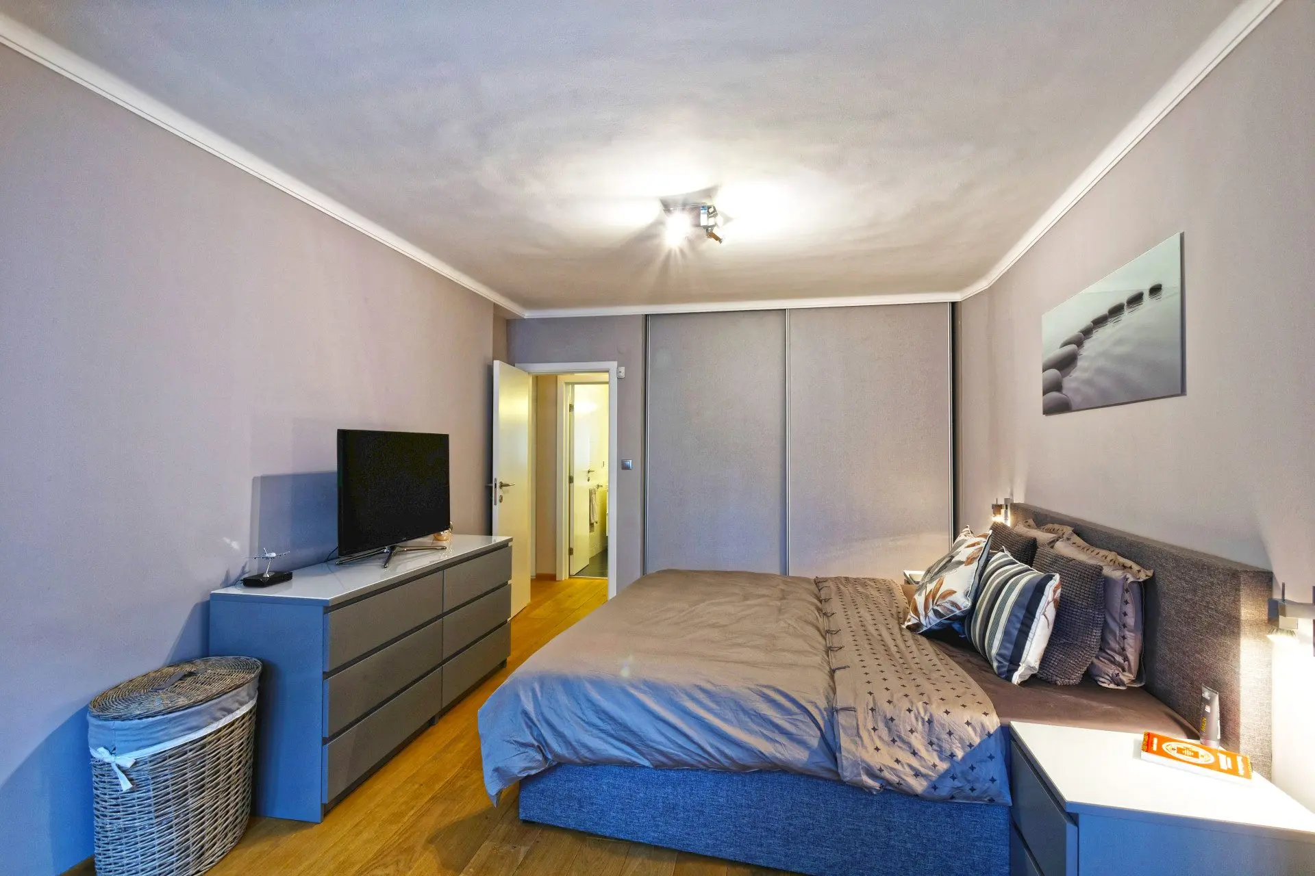Spacious three-room apartment in Strelbishte for sale