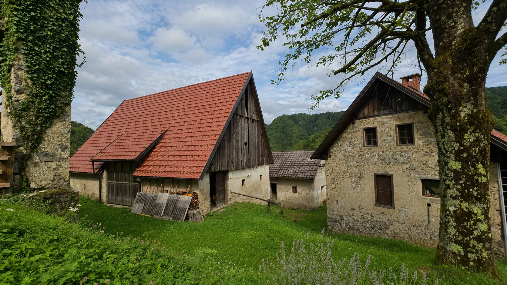 16-1 Idrija–Cerkno Area, Unique 40-Hectare Estate with Private Water Spring