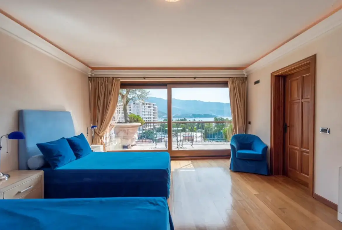 Stone villa with pool and sea view in the immediate vicinity of the Old Town, Budva