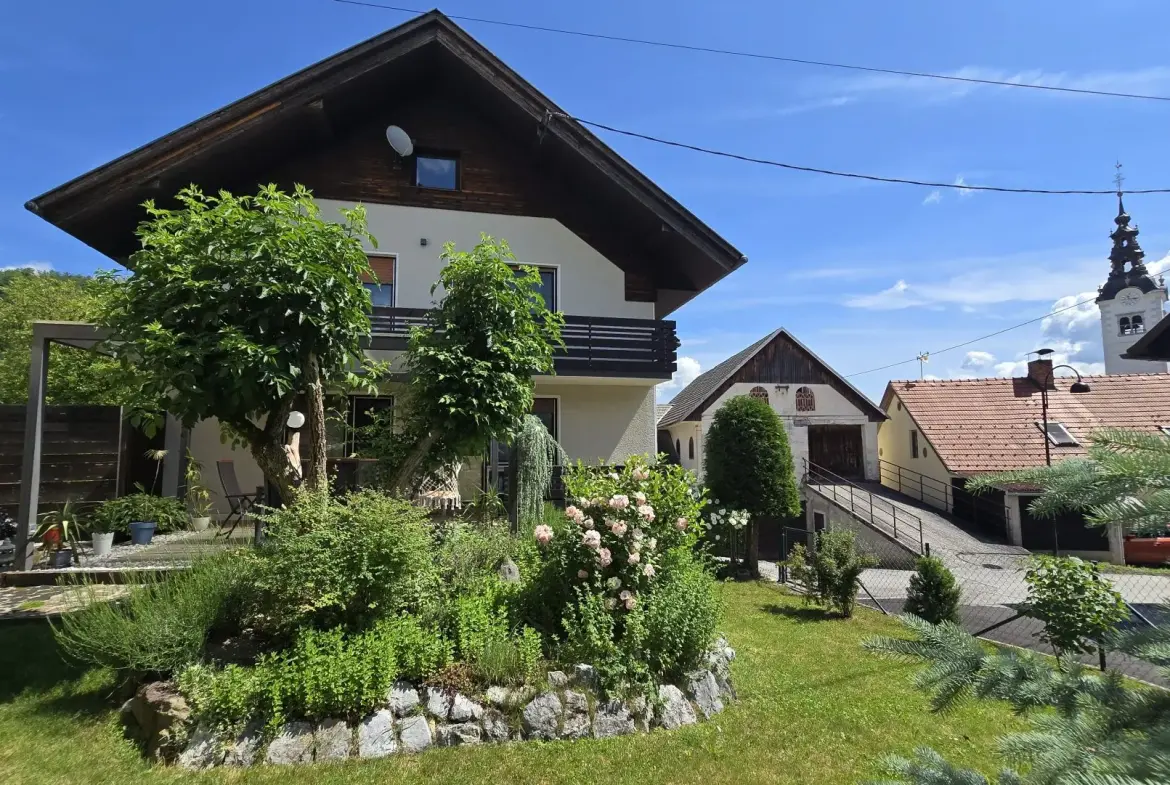 Škofja Loka Area – Spacious Family House with Beautiful Views and Large Garden in Gorenja Vas