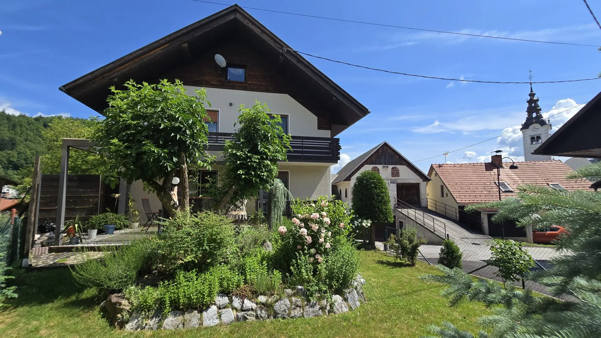 Škofja Loka Area – Spacious Family House with Beautiful Views and Large Garden in Gorenja Vas