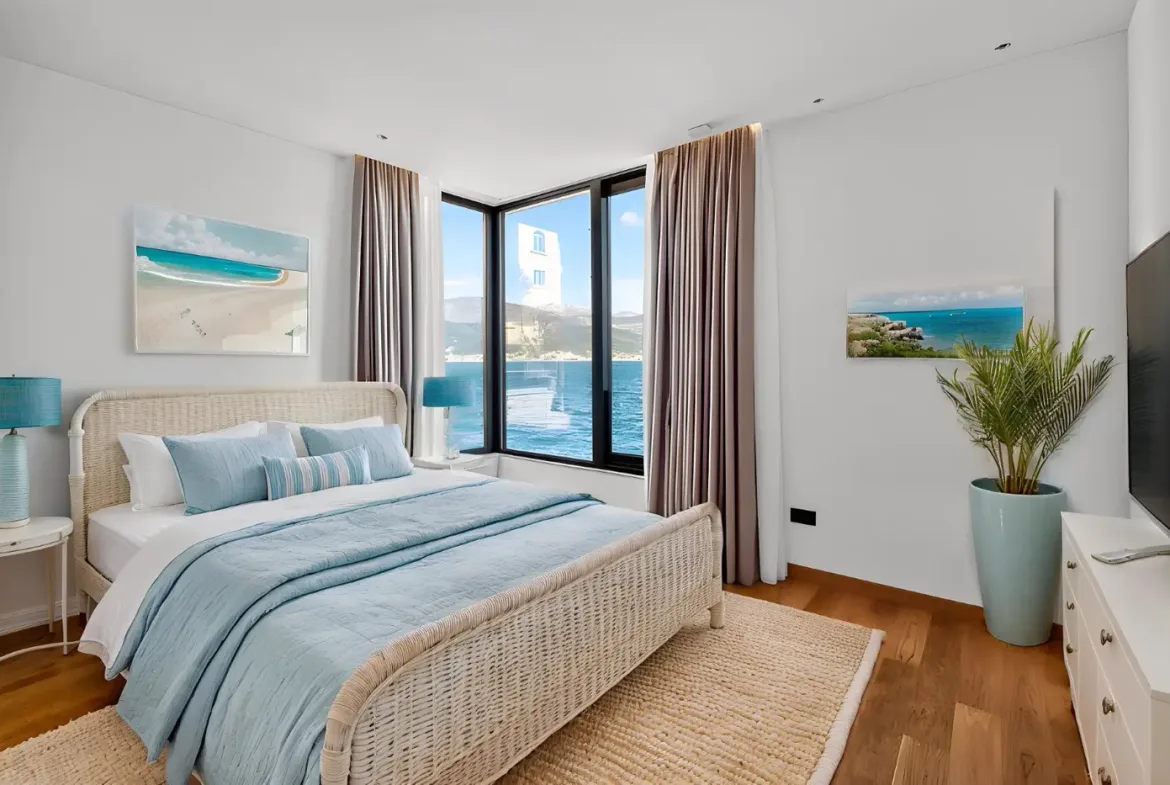 First-line seaside villa, Krašići