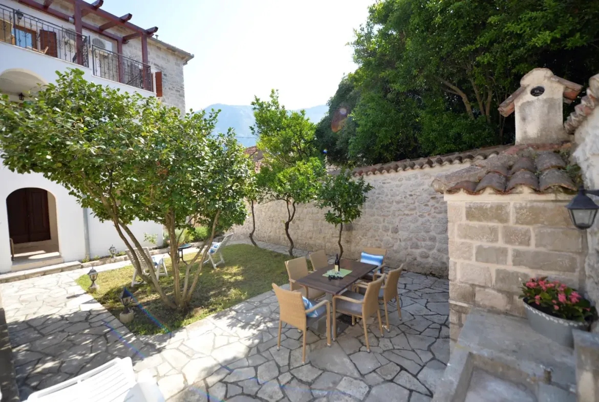 Historic stone villa on the first line to the sea, Prcanj, Kotor