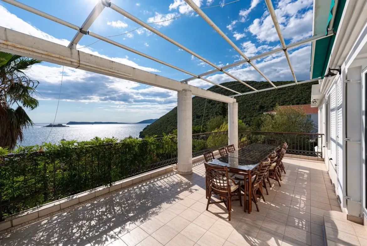 Villa with panoramic sea view on a large property, Žanjice, Herceg Novi