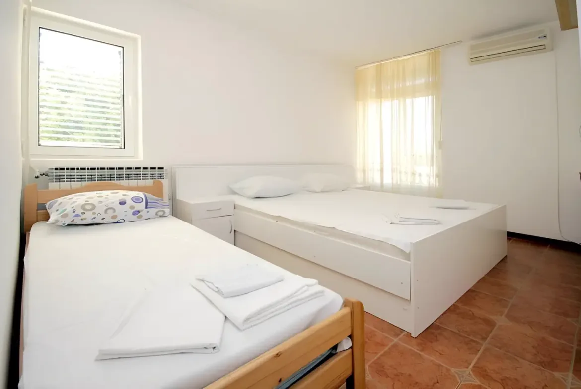Villa with swimming pool on a plot of 1200m2, Katun Reževići, Budva